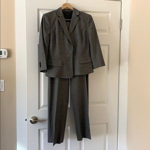Women’s pant suit